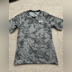 Men’s Nike Athletic T-shirt Grey